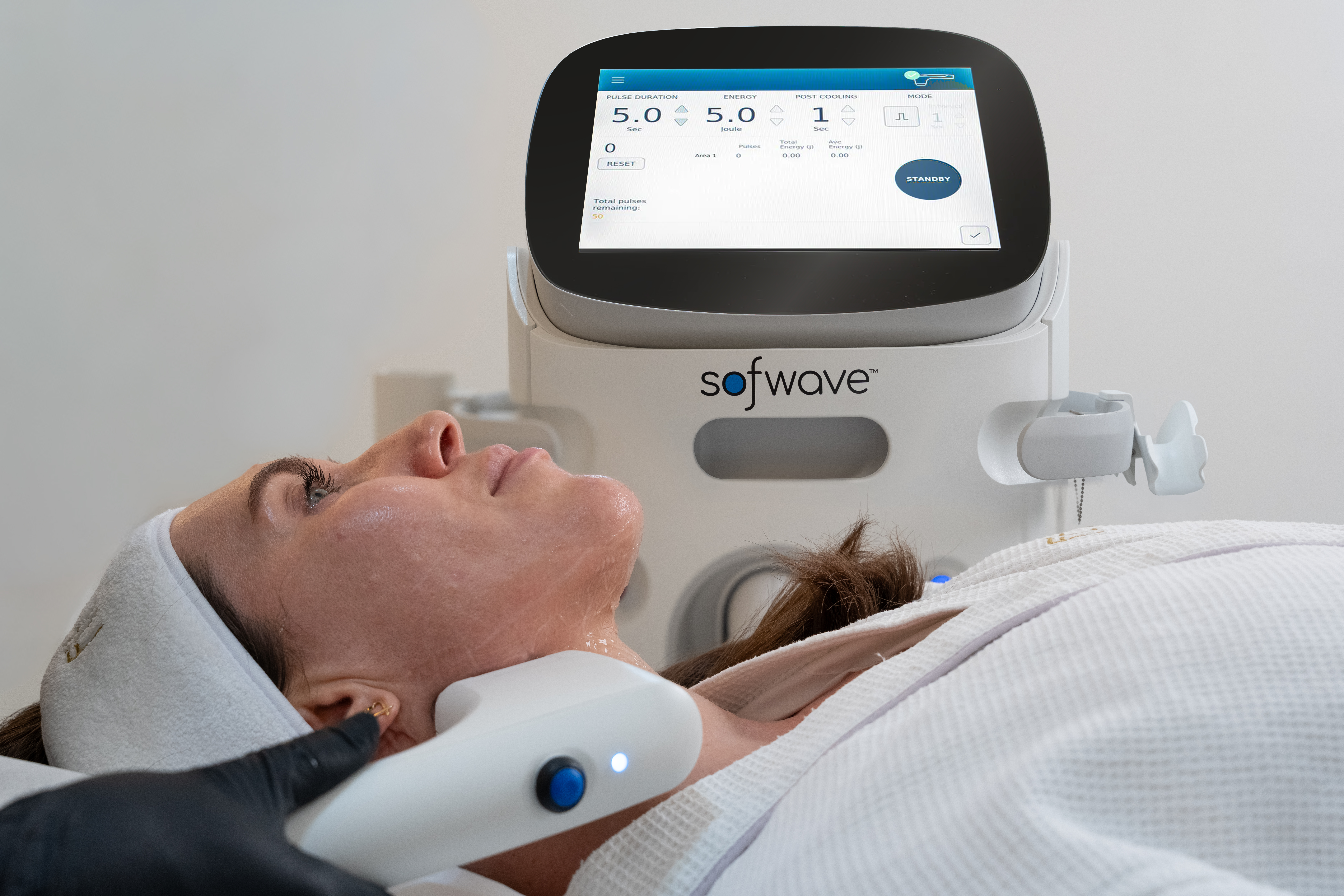 This collagen-stimulating effect is similar to micro-needling, but without any punctures to the skin. The heated tissue triggers a natural healing response that boosts collagen production — reducing fine lines, lifting the brow, jawline, and neck, and leaving skin visibly smoother and firmer over time.
